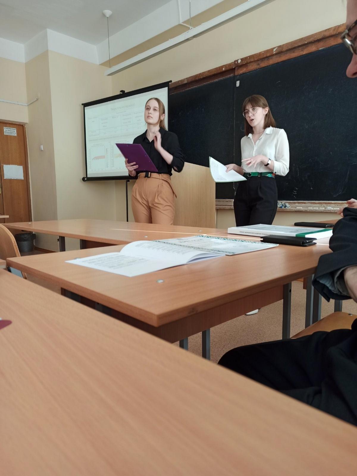 Е. А. Коляда и К. В. Запольская анализируют возможности методики регидроксиляционной датировки археологической керамики